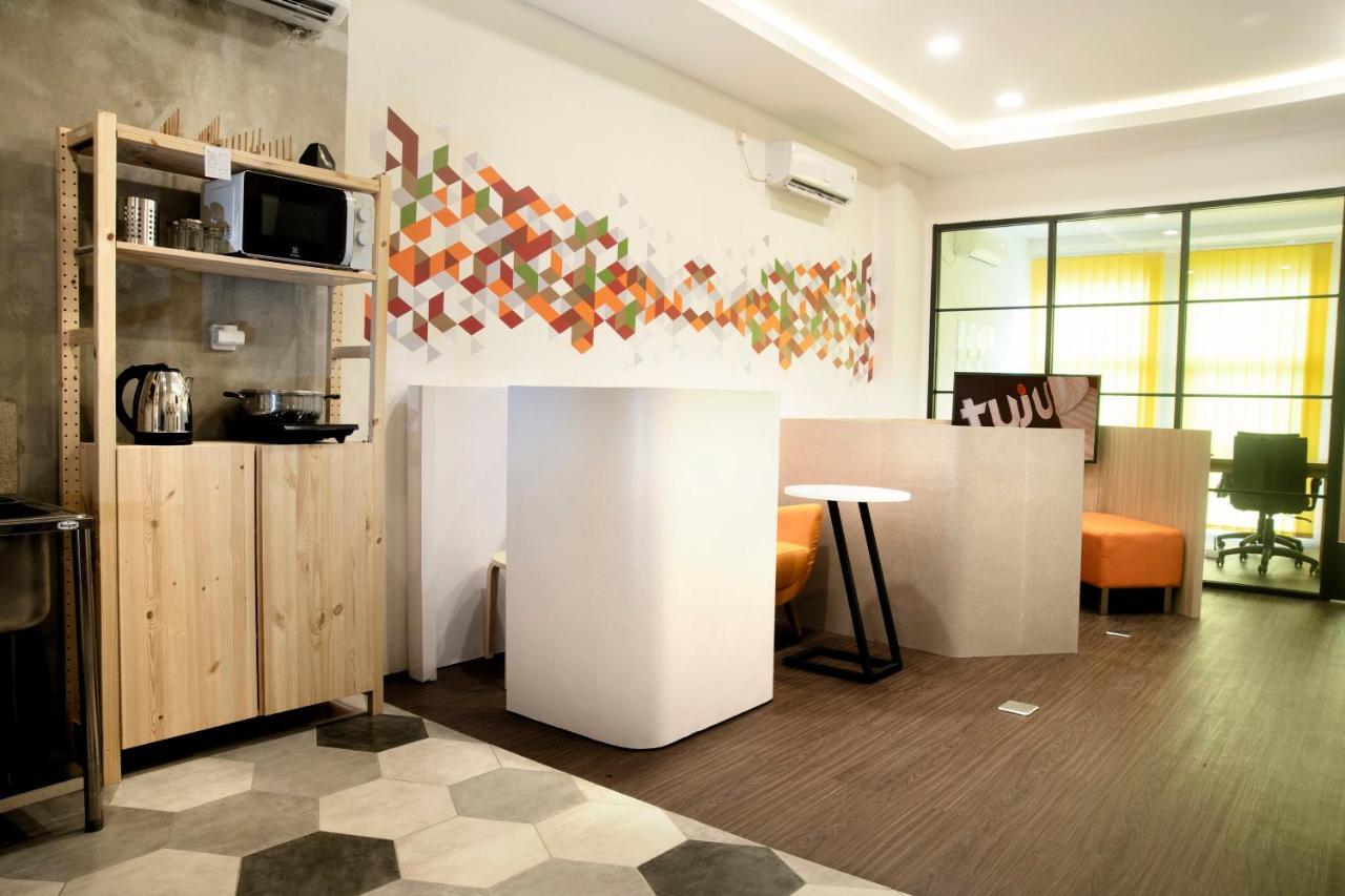 Tuju Arteri Pods Hostel Jakarta Exterior foto